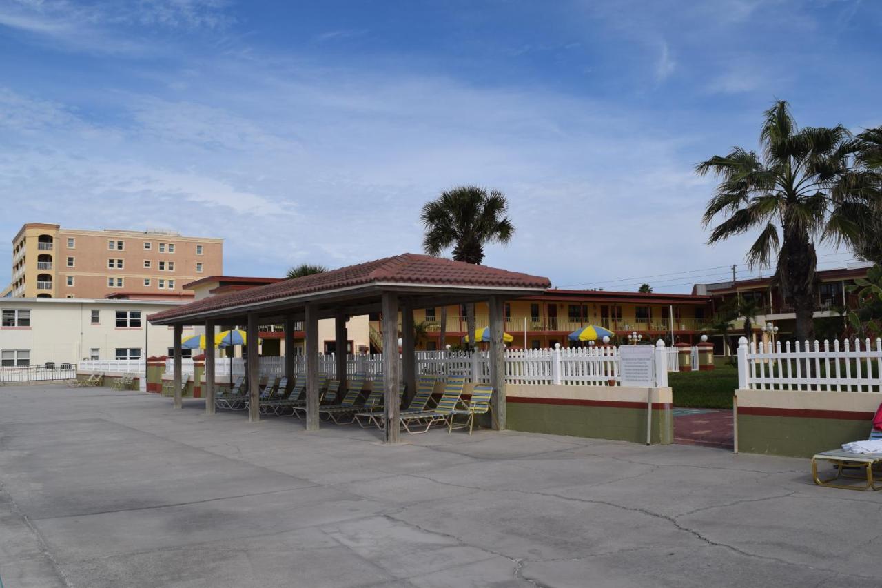 Sails Resort Motel St. Pete Beach Exterior photo